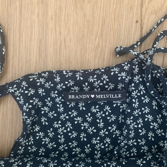 Brandy Melville Dena Tank - Picture 3 of 4